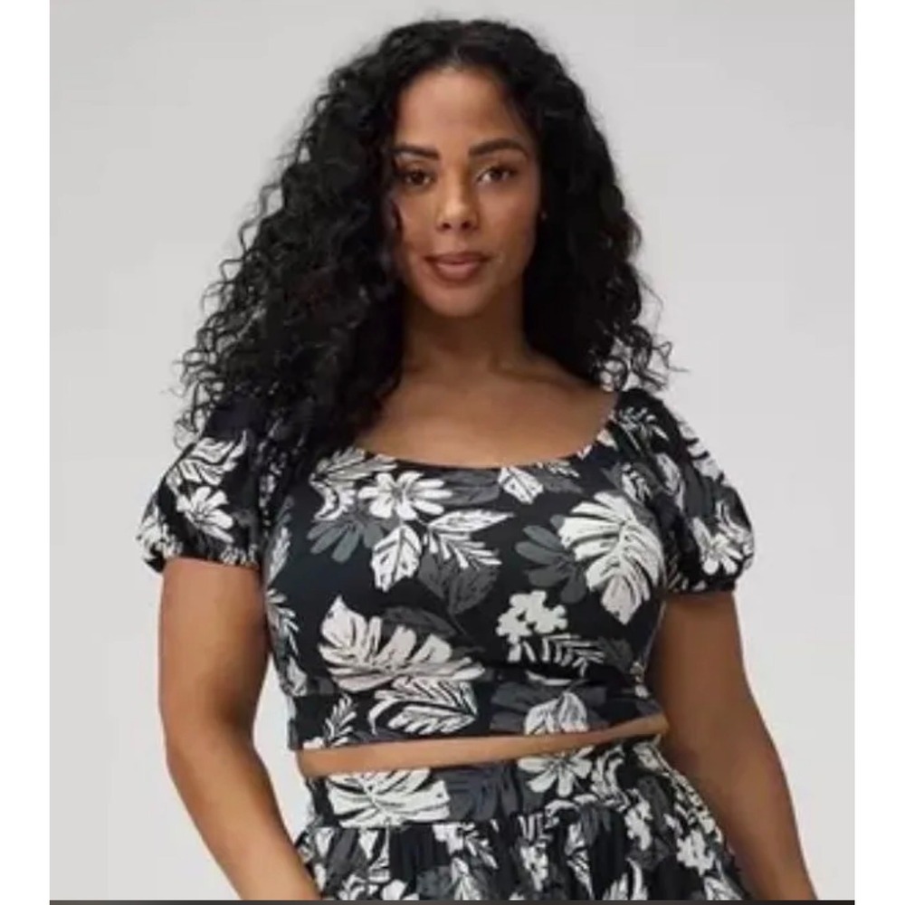 Torrid Black White Floral Tropical Crop Top Puff Sleeve Square Neck Size 00 NEW
